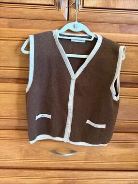 Women's Brown V-Neck Sleeveless Knit Vest with Cream Trim
